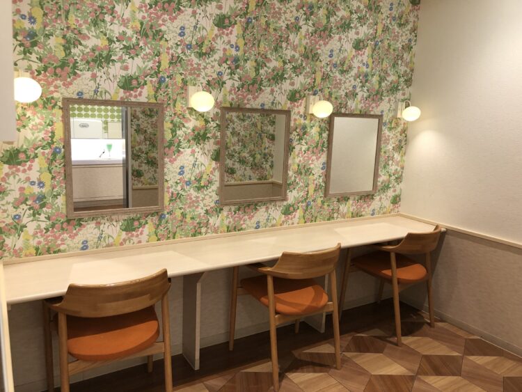 パウダールーム